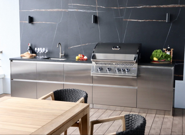 Зона барбекю на открытой террасе