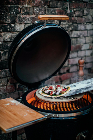 Керамический гриль Monolith Classic Black PRO 2.0 с ножками