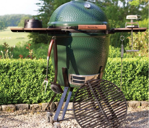 Угольный гриль размер M с откидными столиками и на ножках