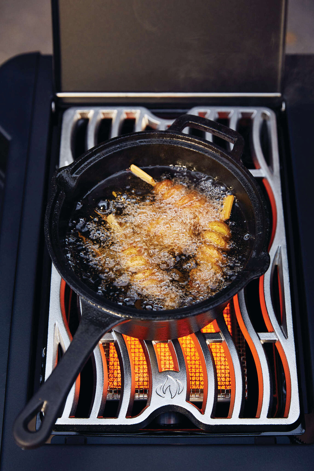 Газовый гриль Napoleon Prestige 500 Phantom тепловой с боковыми столиками