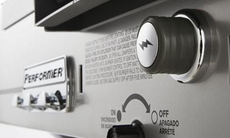Угольный гриль-барбекю Weber Performer Deluxe GBS, 57 cм