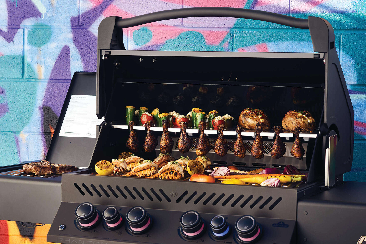 Газовый гриль Napoleon Prestige 500 Phantom тепловой с боковыми столиками