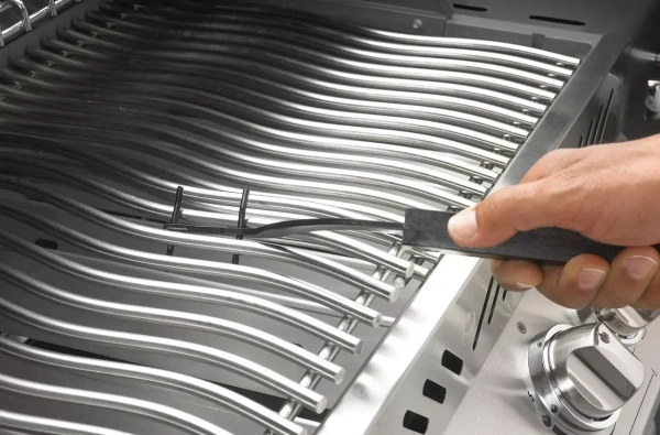 Устройство для подхвата и извлечения решеток из гриля