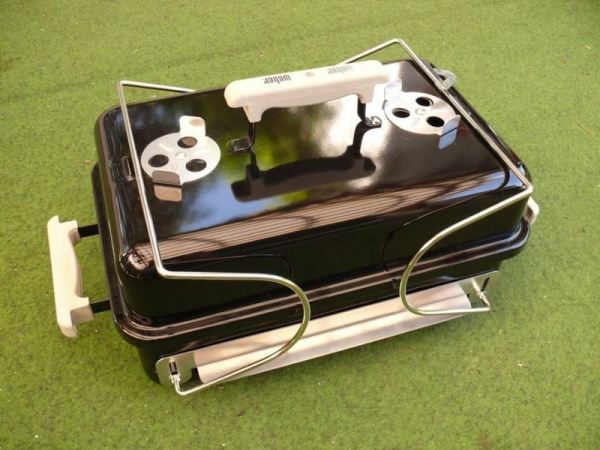 Гриль-барбекю угольный Weber Go-Anywhere, черный (электрический розжиг и другие аксессуары для угольного гриля покупаются отдельно)