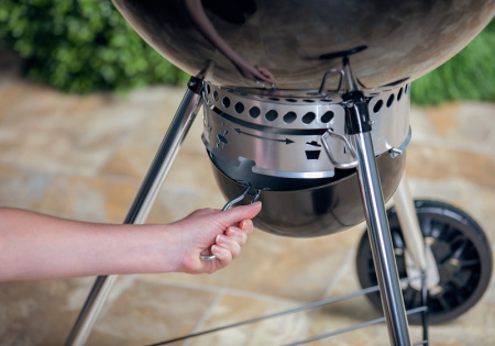Угольный гриль Weber Master-Touch Premium E-5770 57 см