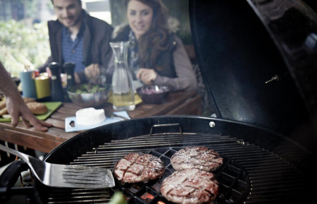 Угольный гриль Weber Master-Touch GBS С-5750, 57 см дымчатый (аксессуары для угольного гриля покупаются отдельно)