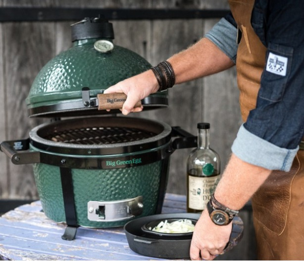 Big Green Egg Керамический гриль размер Mini с подставкой