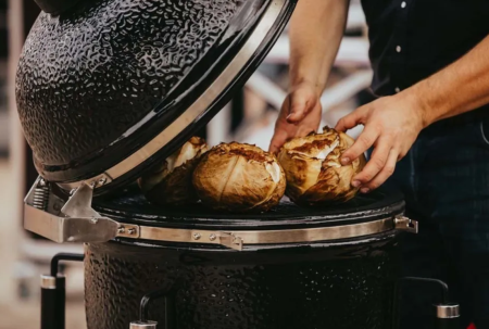 Керамический гриль Monolith Classic Black PRO 2.0