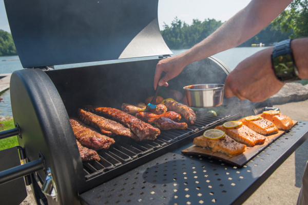 Угольная гриль-коптильня Broil King Regal Offset 400